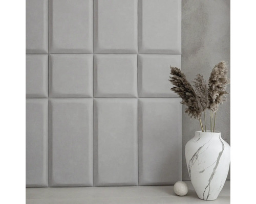 Nástenné panely s látkovým poťahom, váza a malá guľa pre interiérový dizajn