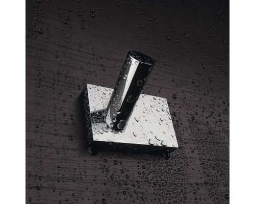 Kovový vešiak na oblečenie na montáž na stenu