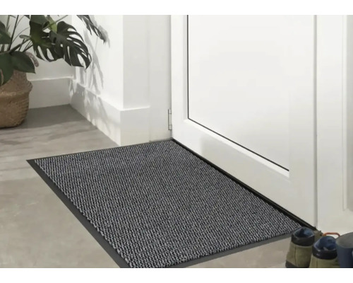 Čistiaca rohožka pred dverami