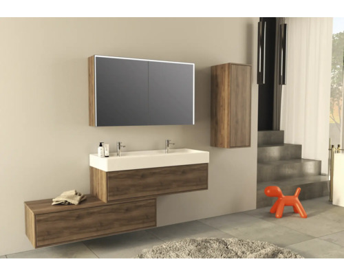 Moderná kúpeľňová zostava s umývadlom, zrkadlovou skrinkou a vysokou skrinkou