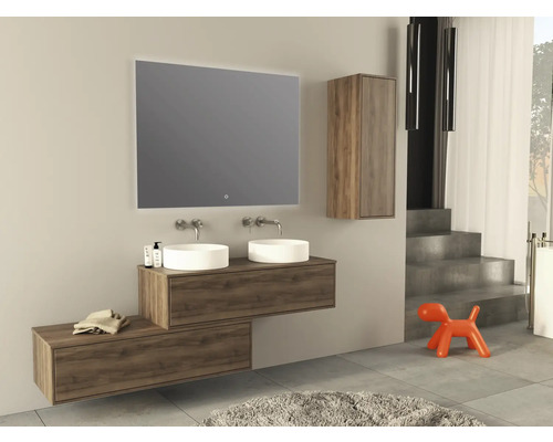 Kúpeľňa s umývadlovou skrinkou, dvoma umývadlami na dosku, zrkadlovou skrinkou a vysokou skriňou