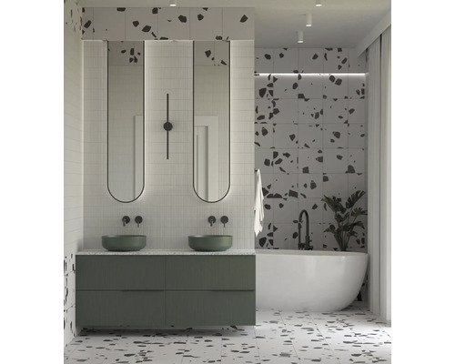 Svetlá kúpeľňa s dvojitým umývadlom, zrkadlami a voľne stojacou vaňou