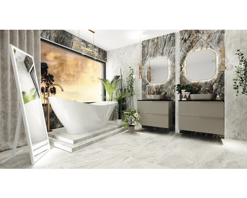 Moderná kúpeľňa s voľne stojacou vaňou, umývadlami a zrkadlom