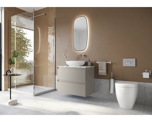 Moderná kúpeľňa so sprchou, umývadlom, zrkadlom a toaletou