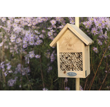 Drevený hmyzí hotel s hniezdiskom pre divé včely