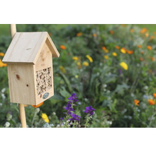 Drevený hmyzí hotel v záhrade