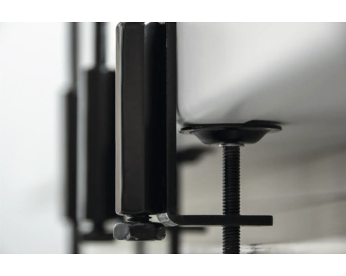 Detailný pohľad na upevnenie umývadla so závitovou tyčou a držiakom