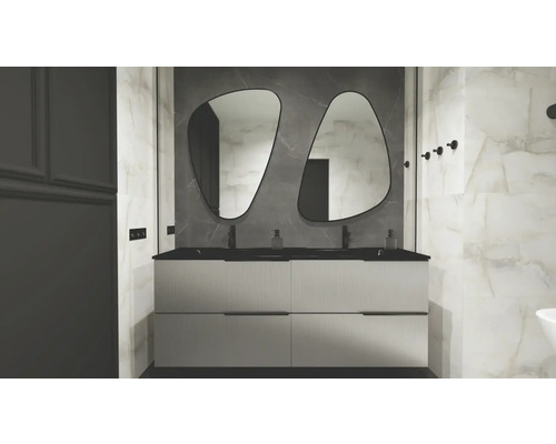 Moderná kúpeľňa s dvojitým umývadlom, dvoma zrkadlami nepravidelného tvaru a armatúrami