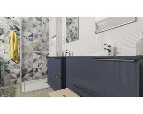 Kúpeľňa so sprchou a skrinkou pod umývadlo