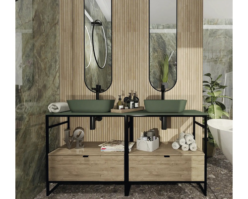 Kúpeľňa s dvojitou umývadlovou skrinkou, umývadlami na dosku, zrkadlami a úložnými priestormi