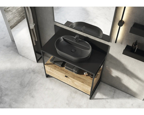 Kúpeľňa s umývadlom, umývadlovou misou, zrkadlom a úložnými policami