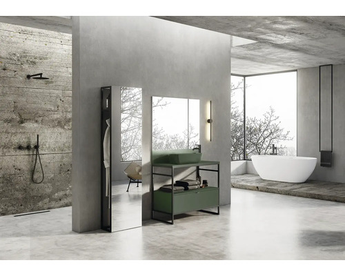 Moderná kúpeľňa s umývadlom, zrkadlom, vaňou a sprchou v betónovom vzhľade