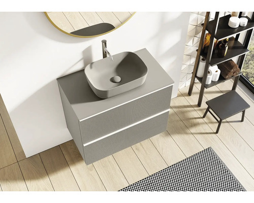 Sivé umývadlo s umývadlom na dosku a dvoma zásuvkami v kúpeľni