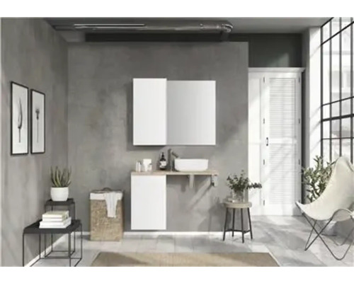 Moderná kúpeľňa s umývadlovou skrinkou, zrkadlom, odkladacou plochou a dekoratívnymi prvkami.