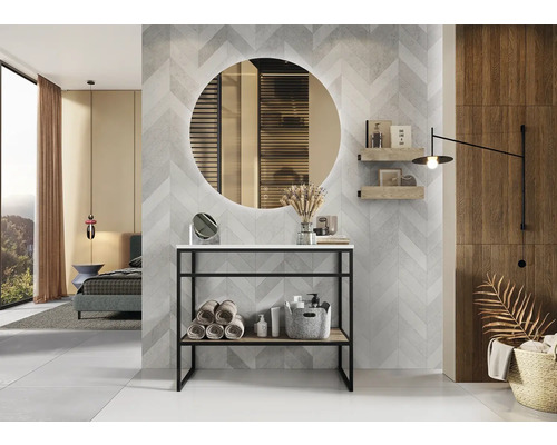 Moderná kúpeľňa s umývadlom, zrkadlom a policami