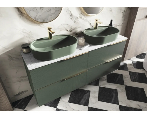 Kúpeľňa s dvojitou skrinkou pod umývadlo, umývadlami na dosku a zrkadlom