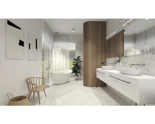 Svetlá kúpeľňa s vaňou, umývadlom, zrkadlom a posedením