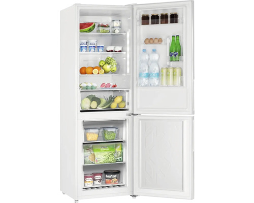 Otvorená biela chladnička s rôznymi potravinami