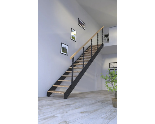 Schodisko s drevenými stupňami a kovovým rámom v interiéri