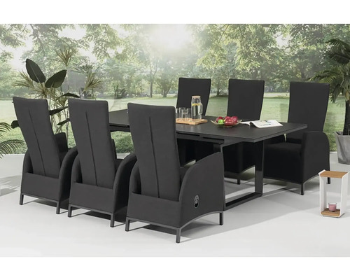 Záhradný nábytok so stolom a šiestimi stoličkami vonku