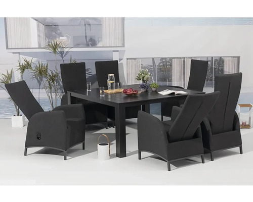 Záhradná sedacia súprava so štvorcovým stolom a ôsmimi stoličkami na terase