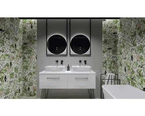 Kúpeľňa s umývadlom, zrkadlami, vaňou a obkladom s rastlinným vzorom