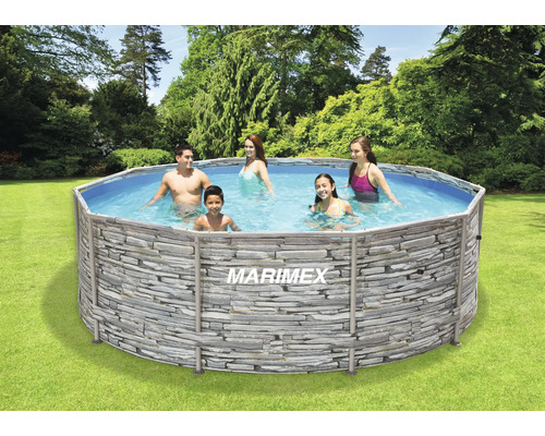 Rámový bazén Marimex s kamenným vzhľadom a kúpajúcimi sa ľuďmi