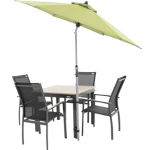 Záhradný nábytok so stolom, štyrmi stoličkami a slnečníkom