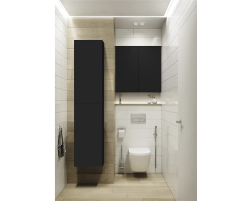 Moderná kúpeľňa s toaletou, umývadlovou skrinkou a vysokou skrinkou