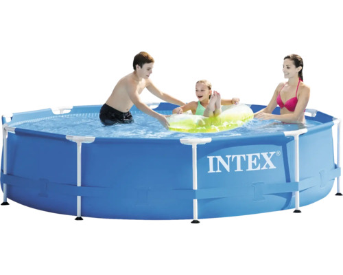 Scéna s rodinou v bazéne Intex