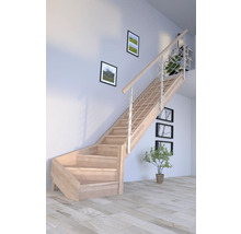 Drevené schodisko so zábradlím v interiéri