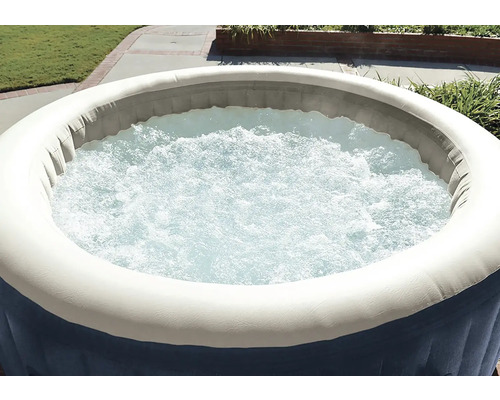 Nafukovacia okrúhla vírivka naplnená vodou