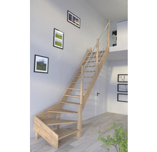 Drevené schodisko s nerezovým zábradlím vo svetlej miestnosti.