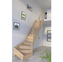 Drevené schodisko v svetlej obývacej izbe s obrazmi na stene