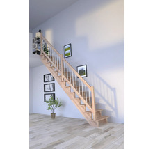 Drevené schodisko s bielym zábradlím vo svetlej miestnosti