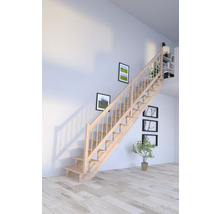 Drevené schodisko v interiéri domu