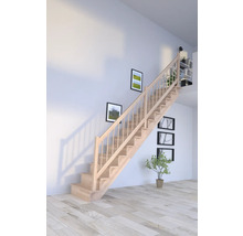 Drevené schodisko vo svetlej miestnosti so svetlou drevenou podlahou