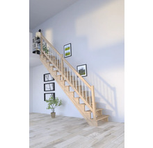 Drevené schodisko so zábradlím v obývacej izbe