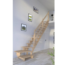 Drevené schodisko v svetlej miestnosti s obrazmi na stene