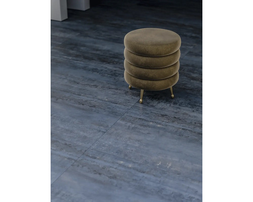 Čalúnená okrúhla stolička s poťahom a nožičkami