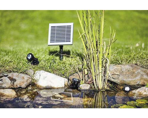 Záhradné jazierko so solárnym panelom a osvetlením jazierka
