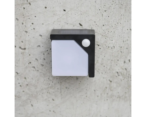 Solárne svietidlo na montáž na stenu s pohybovým senzorom