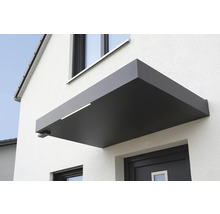 Kovová strieška nad vchodovými dverami