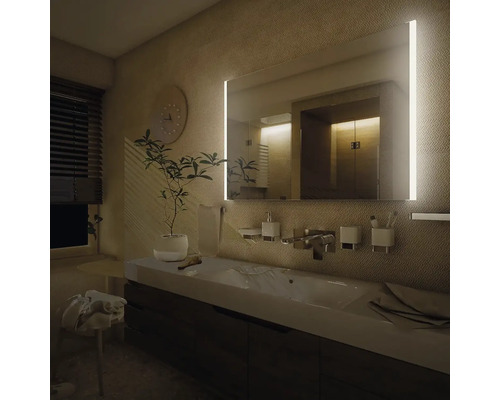 Moderná kúpeľňa s osvetleným zrkadlom, umývadlom a doplnkami.