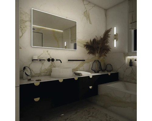 Moderná kúpeľňa s umývadlom, zrkadlom a vaňou