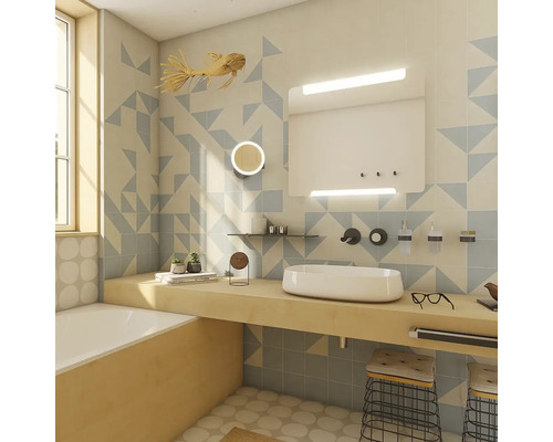 Svetlá kúpeľňa s umývadlom, zrkadlom a geometrickými obkladmi