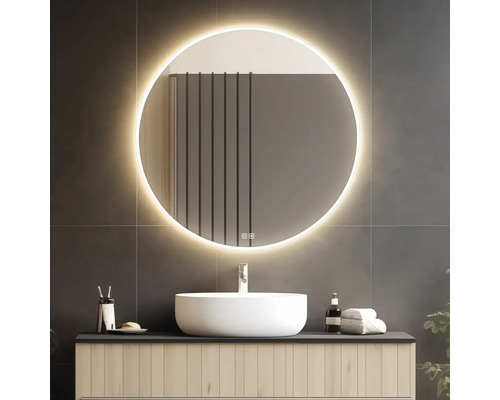 Kúpeľňa s okrúhlym zrkadlom s LED osvetlením, umývadlom a skrinkou pod umývadlo