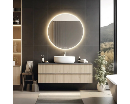 Moderná kúpeľňa s osvetleným zrkadlom, skrinkou pod umývadlo a umývadlom na dosku