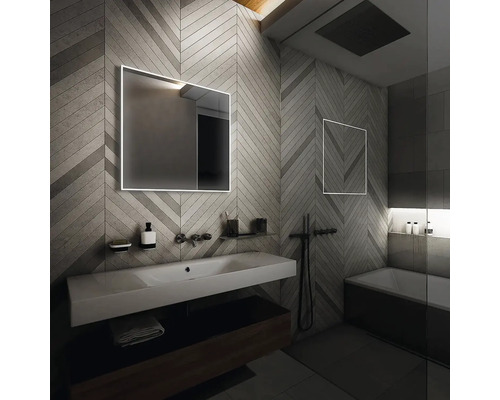 Moderná kúpeľňa s umývadlom, osvetleným zrkadlom a vaňou