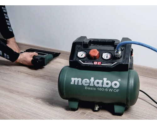 Kompresor Metabo Basic 160-6 W OF s pneumatickou klincovačkou v prevádzke